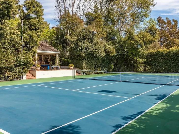 Inside Jim Carrey’s epic Brentwood mansion sale