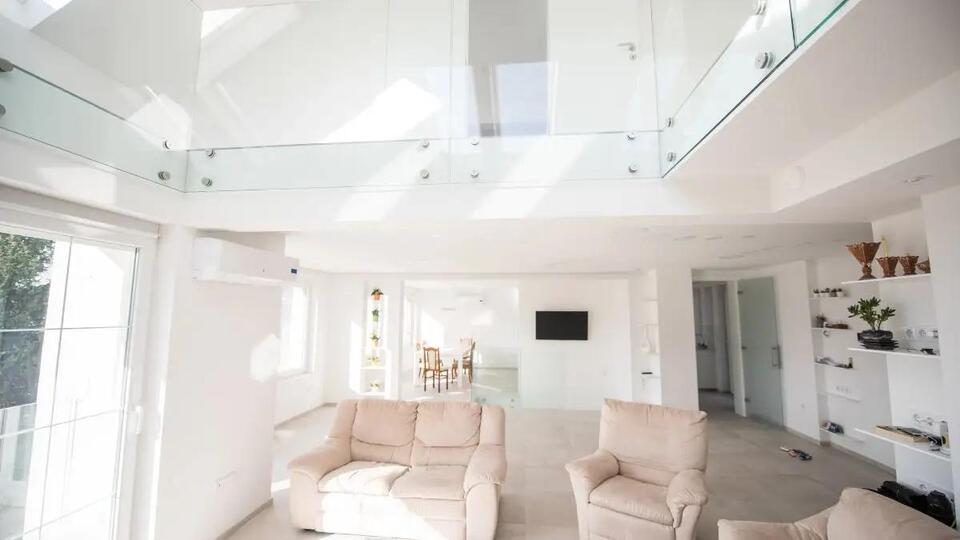 Liam Neeson’s NYC penthouse sale sparks new beginnings