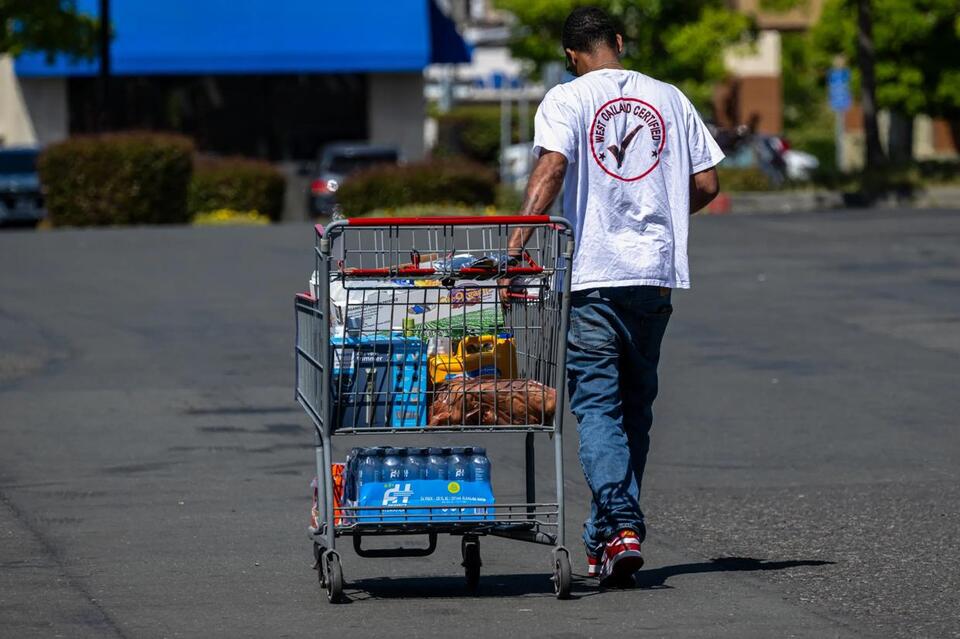 Costco’s Early Bird Perk Has Workers Stressed