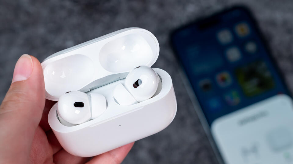 AirPods Meet CarPlay: Game Changer or Gimmick?