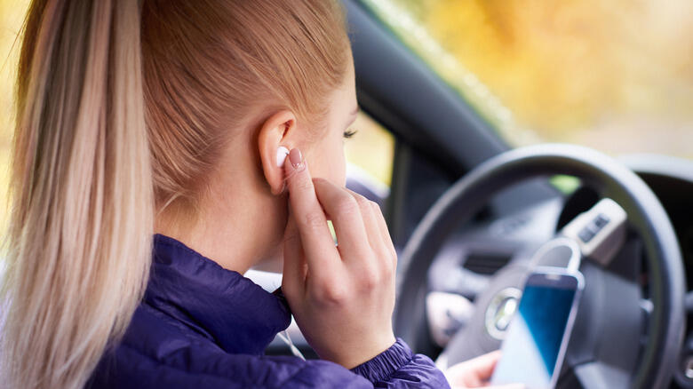 AirPods Meet CarPlay: Game Changer or Gimmick?