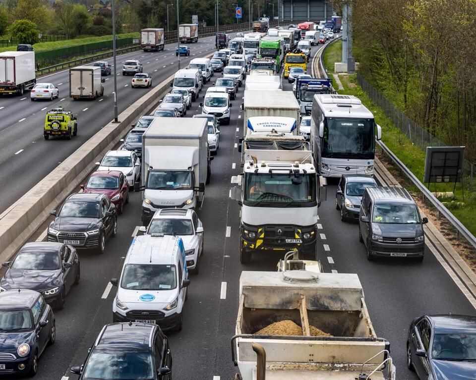 Should All Drivers Get Regular Eye Tests?