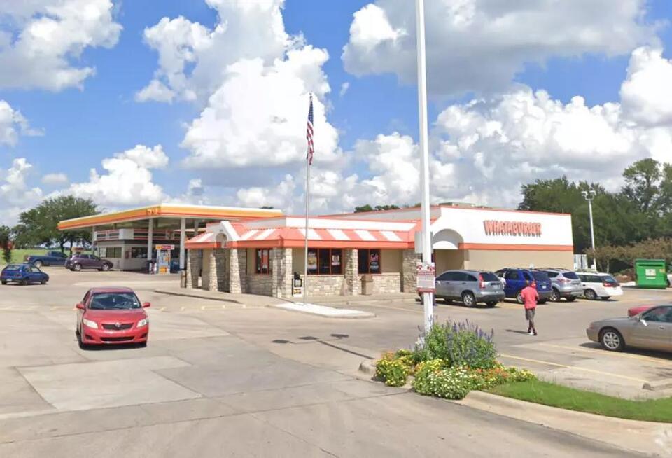 Amarillo’s Daniel’s Drive-In Says Goodbye