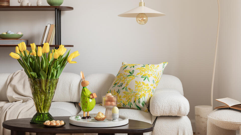 '80s Florals Are Taking Over Sofas Again!