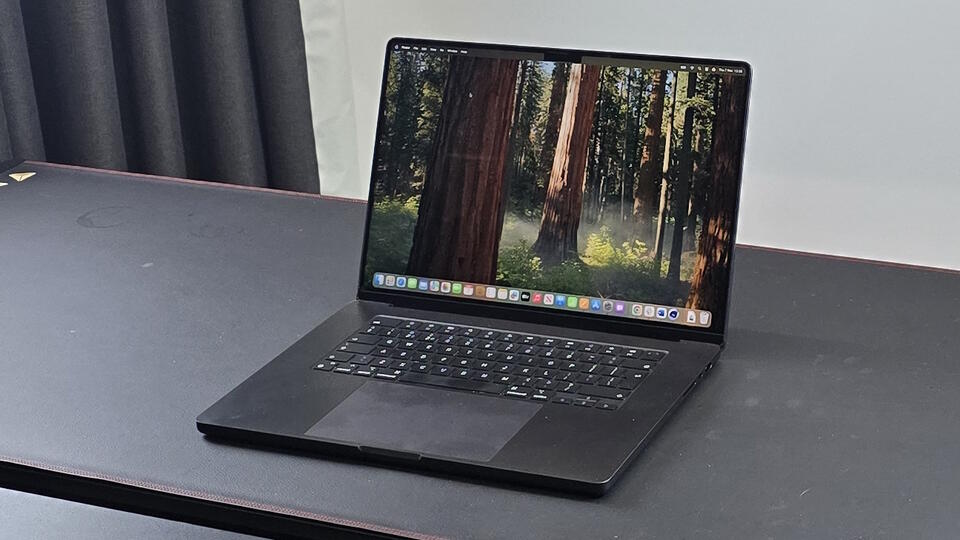 Is OLED the MacBook Game-Changer?