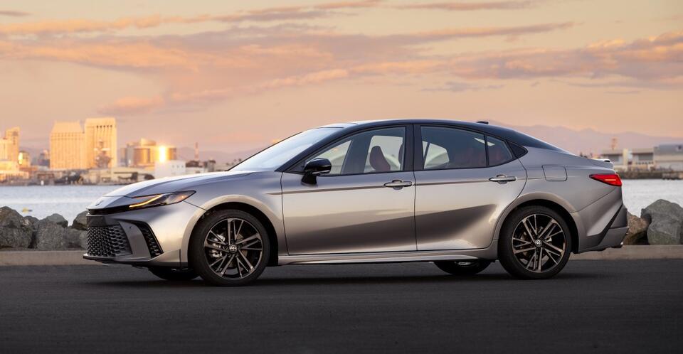 2025 Camry XSE: Luxe Ride, Wild Lease Deal!