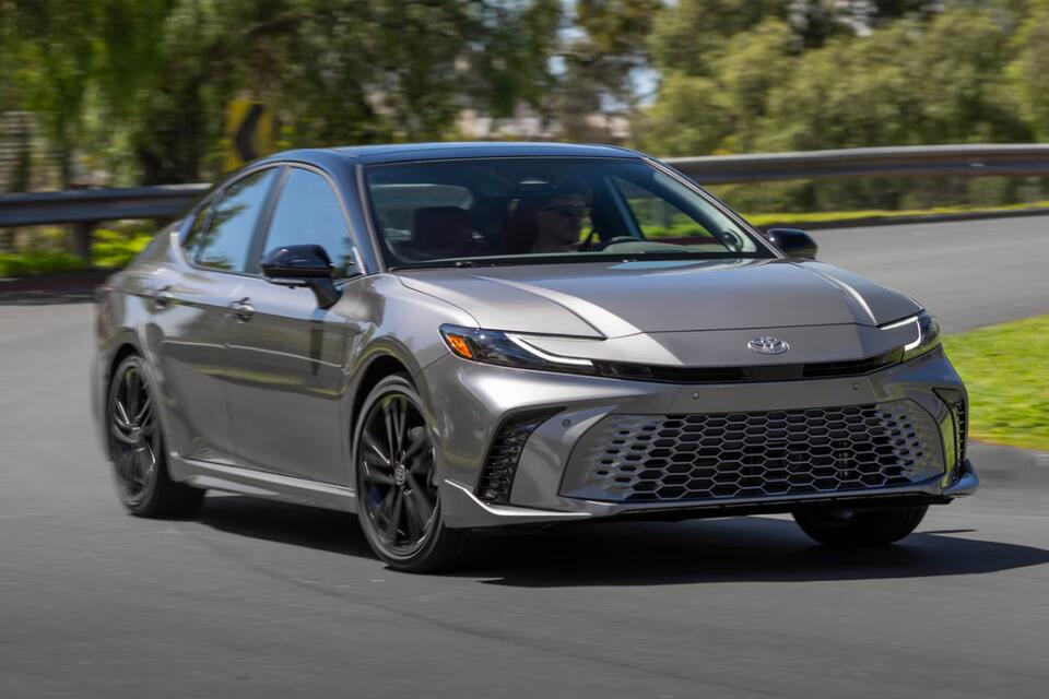 2025 Camry XSE: Luxe Ride, Wild Lease Deal!