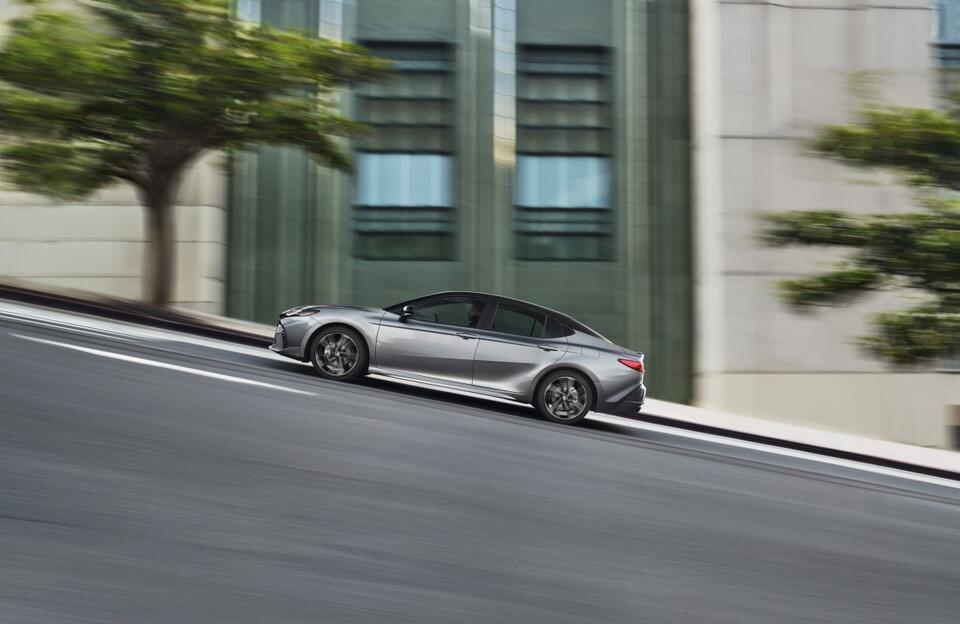 2025 Camry XSE: Luxe Ride, Wild Lease Deal!