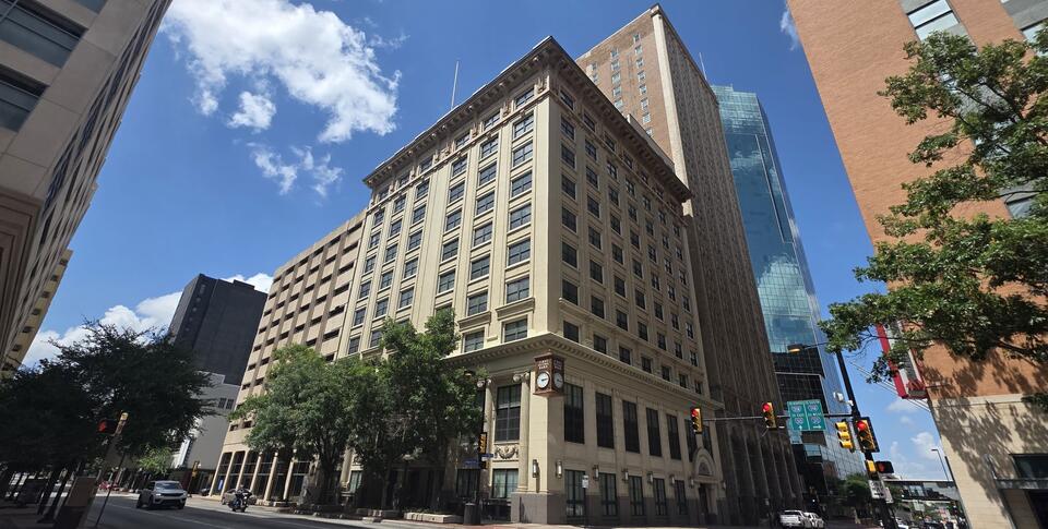 Downtown Fort Worth’s landmark up for grabs