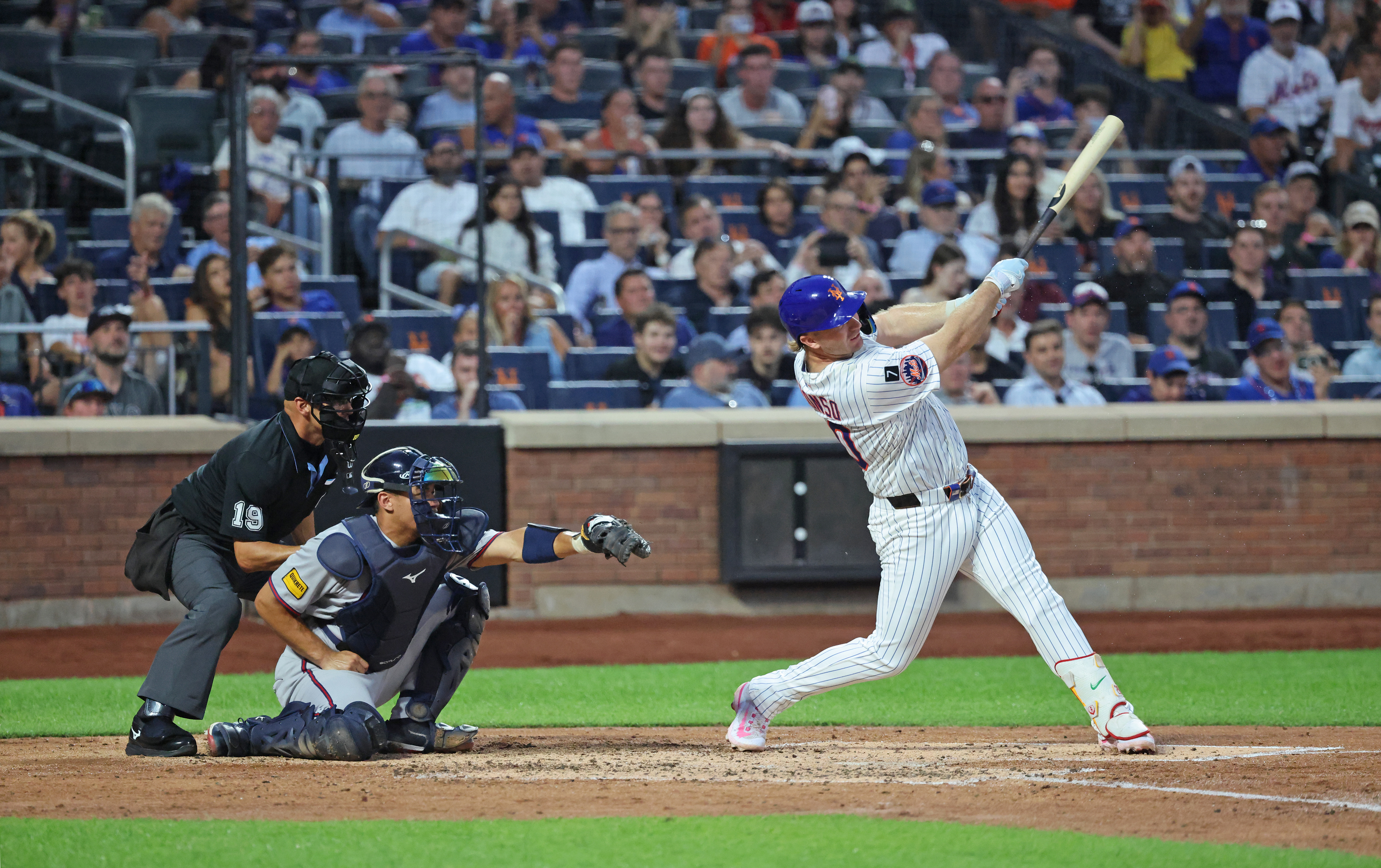 Polar Bear smashes Mets history—again