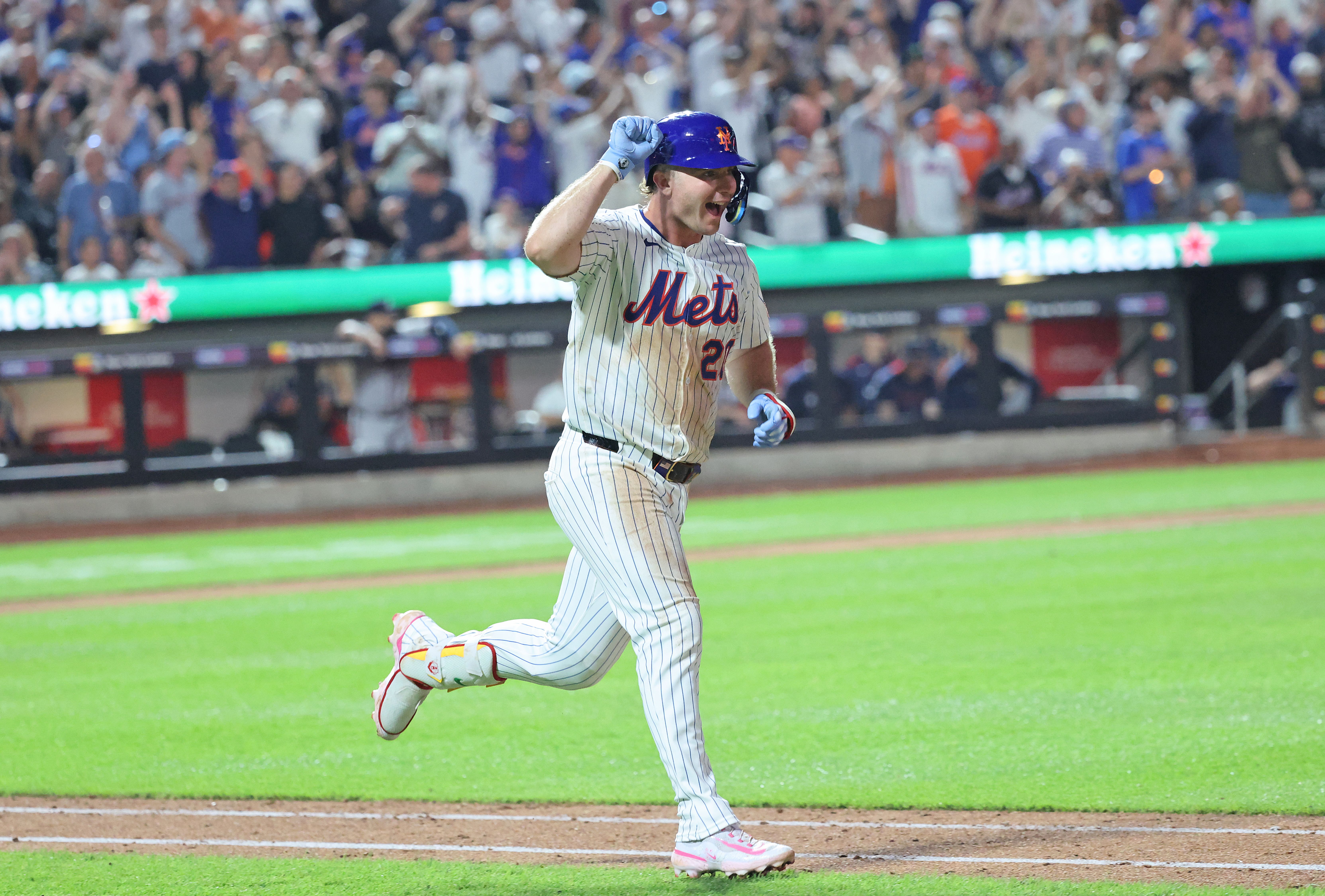 Alonso’s bombs break records—and the scoreboard
