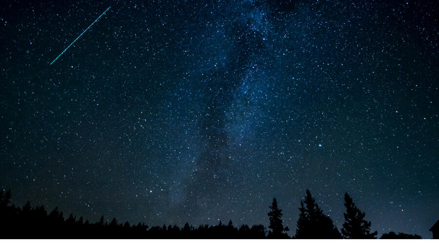 Meteor Shower Drama: Moon Crashes the Party 🌕