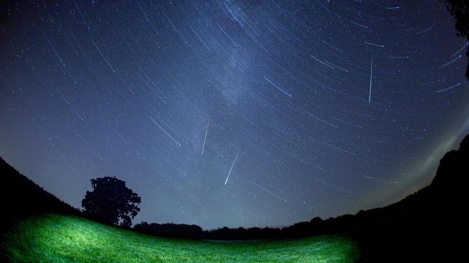 Meteor Shower Drama: Moon Crashes the Party 🌕