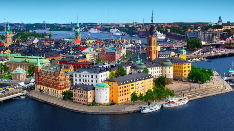 Flight Prices: Where to Save & Where to Splurge
