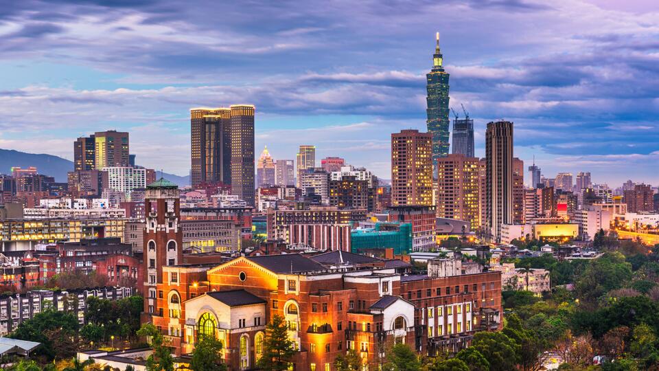 Flight Prices: Where to Save & Where to Splurge