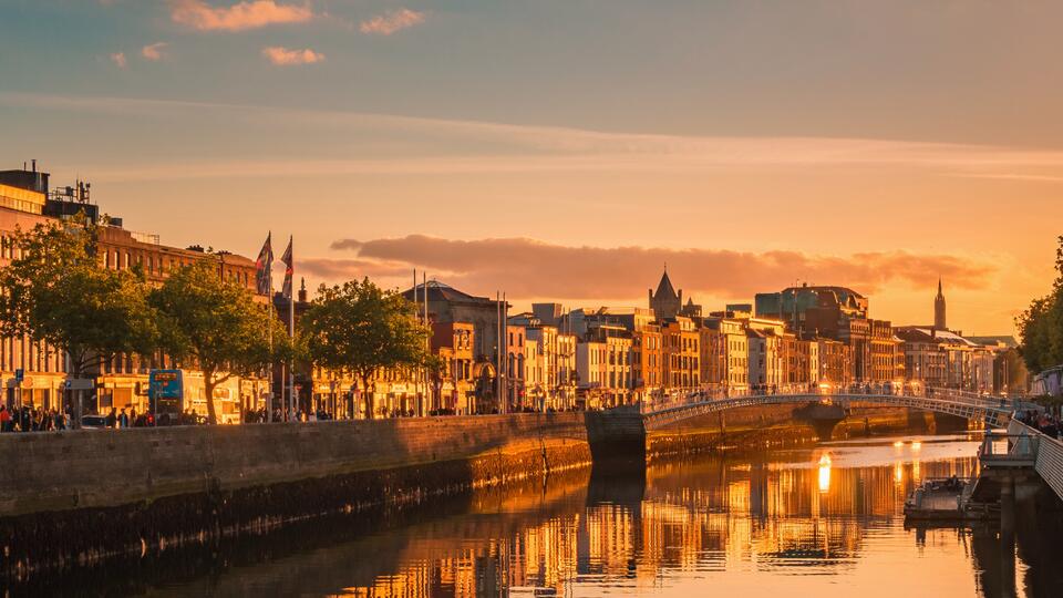 Flight Prices: Where to Save & Where to Splurge