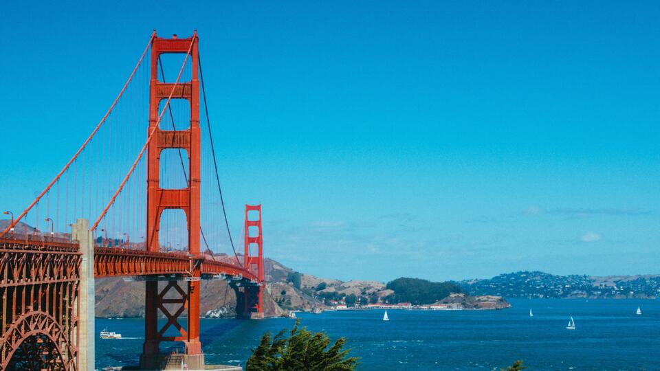 Flight Prices: Where to Save & Where to Splurge