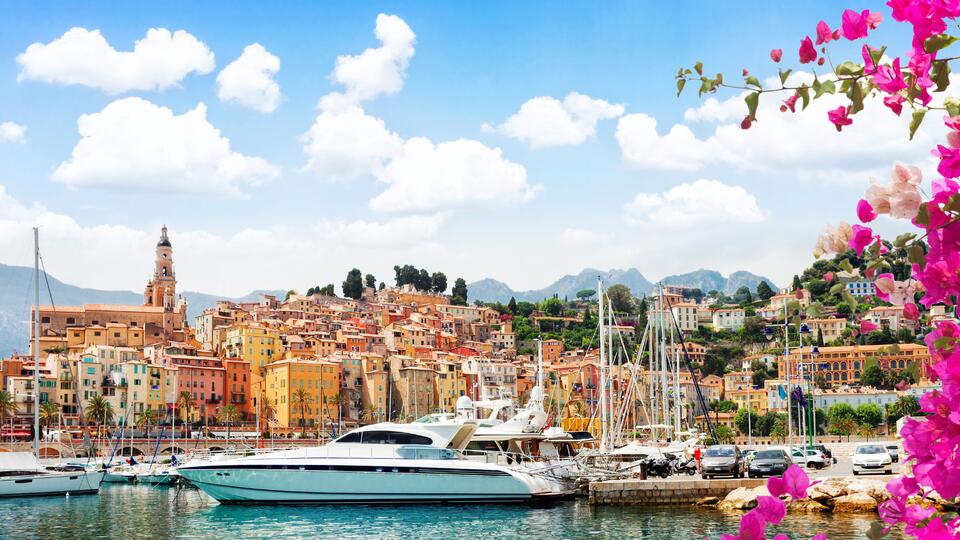 Flight Prices: Where to Save & Where to Splurge