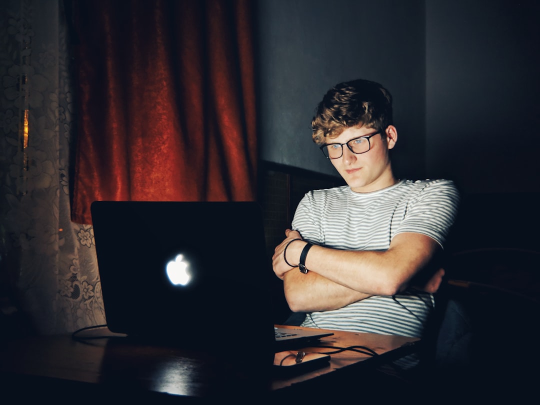 Tried to stop being toxic online and it immediately improved my mental health 😳