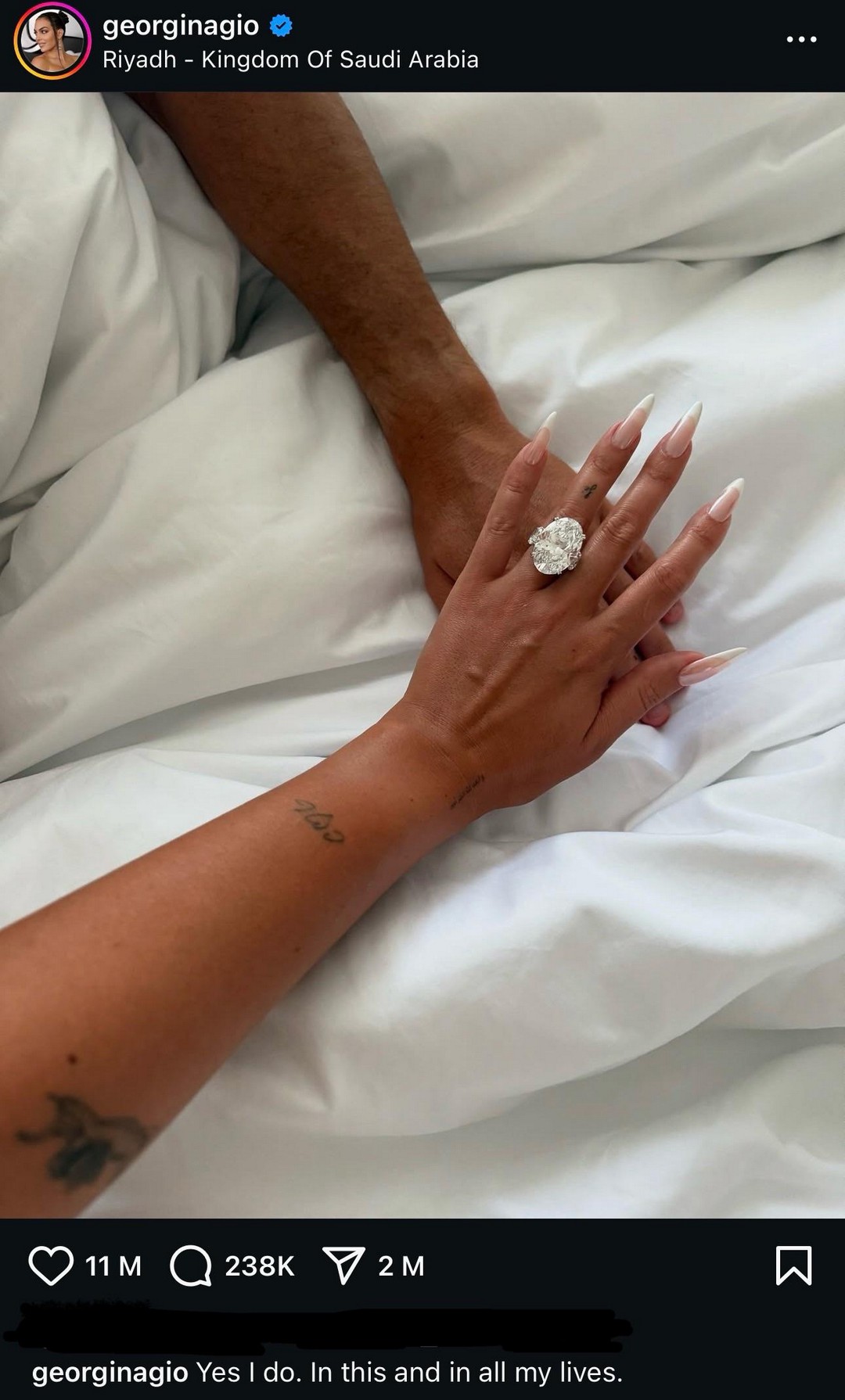 Cristiano Ronaldo is engaged to his longtime girlfriend of 10 years, and the ring is massive! 🤯 What do we think about it?