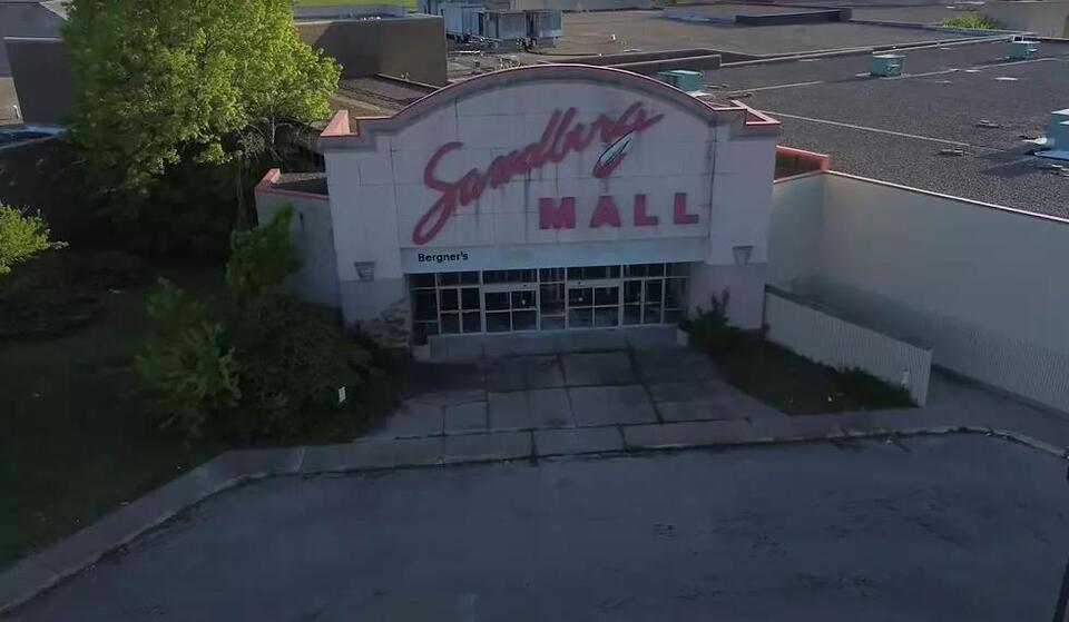 Claire’s closing Ford City Mall store