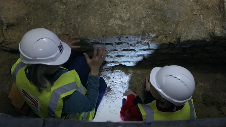 Roman Ruins Found Under London Office!