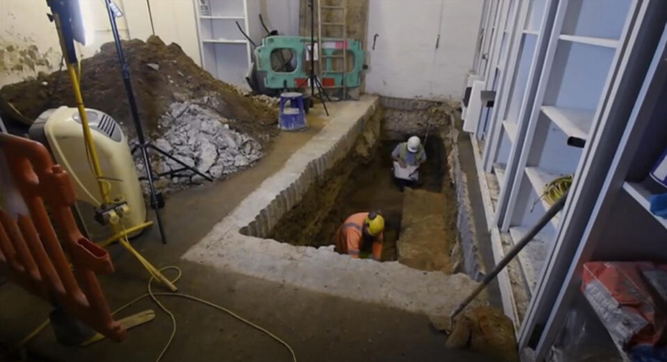 Roman Ruins Found Under London Office!