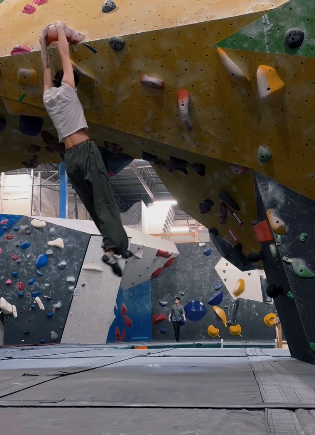 A few moments are enough when climbing.