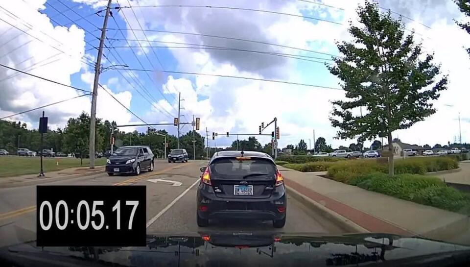 Troy driver’s meltdown blocks Main St. traffic