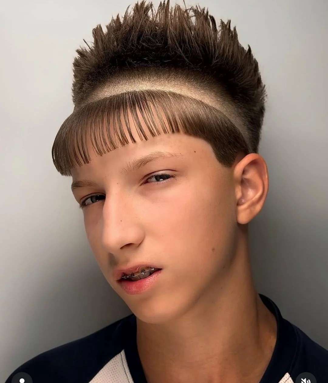 Fringe or a crown? It’s a cringe.