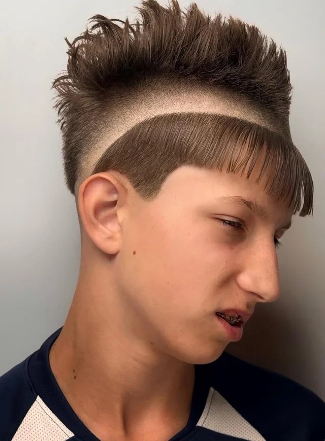 Fringe or a crown? It’s a cringe.
