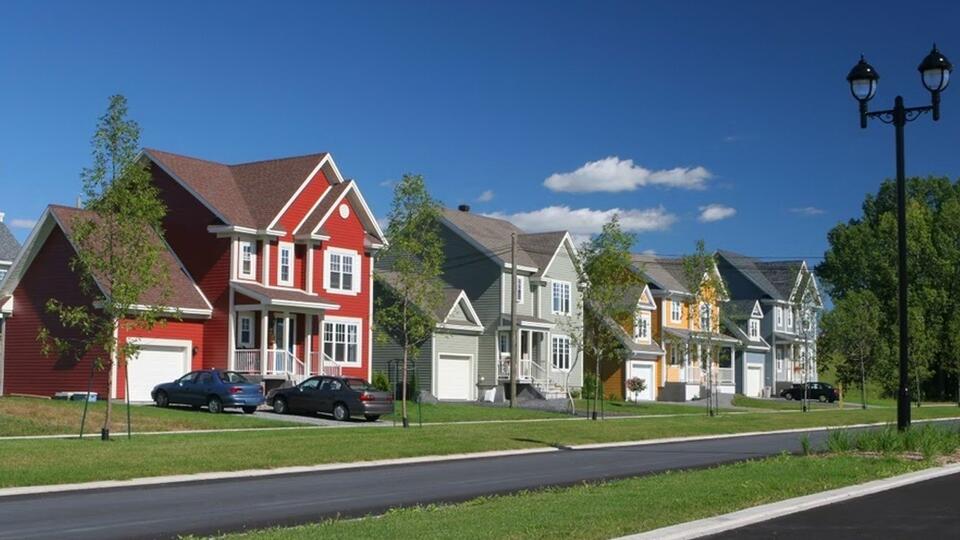 Mortgage Rates Dip—Is It Time to House Hunt?