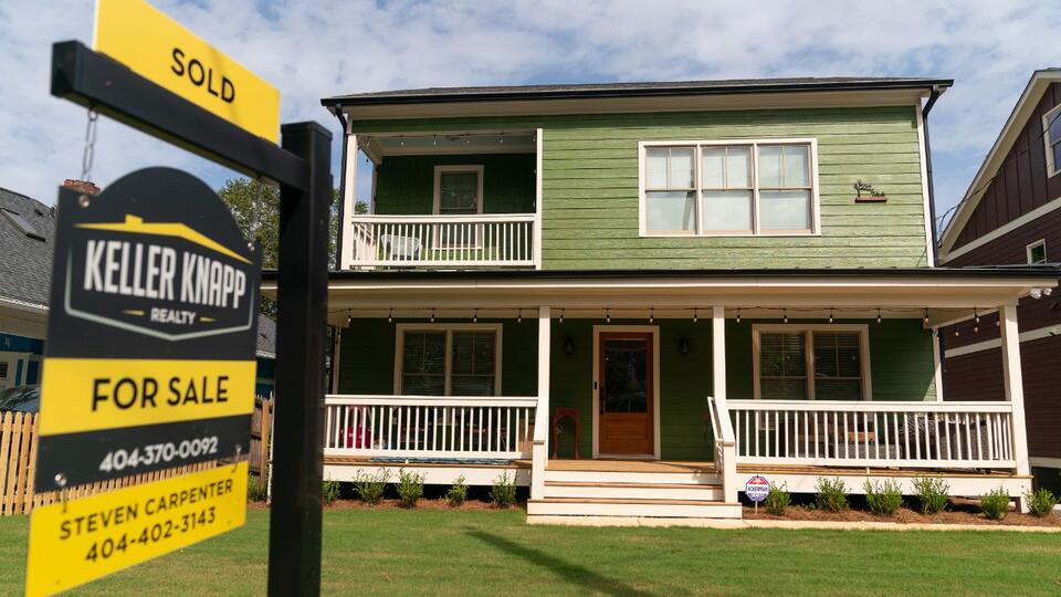 Home Loan Rates Drop—Is It Time to Buy?