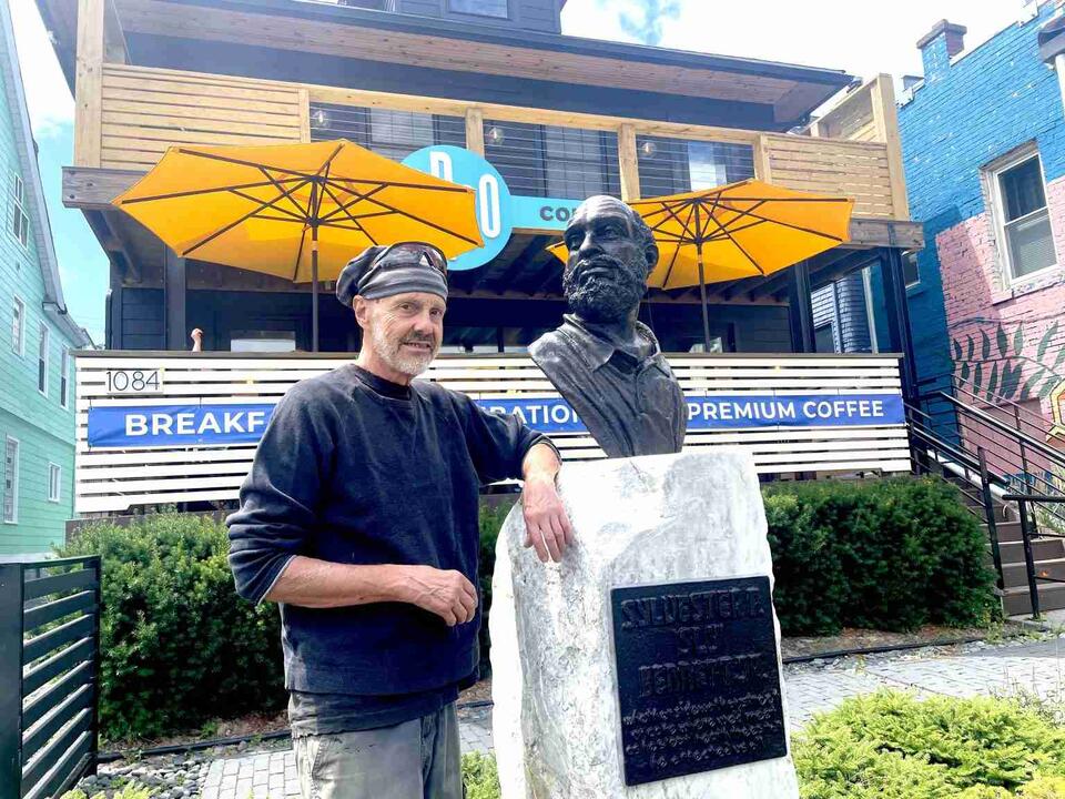 Elmwood’s sidewalk stroll: Art, eats & prizes!