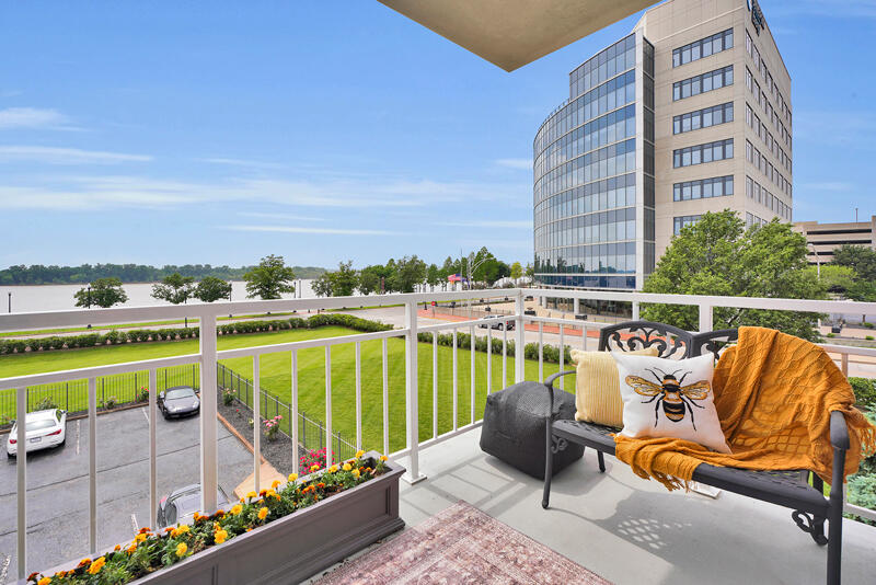 Downtown Evansville living with river views