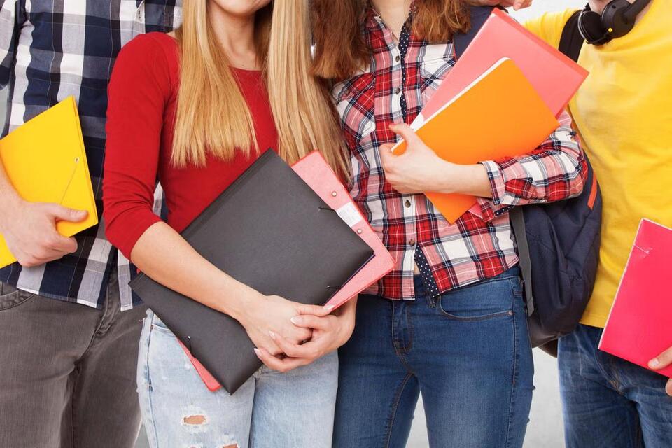 Uni Survival: 8 Must-Know Tips for Freshers