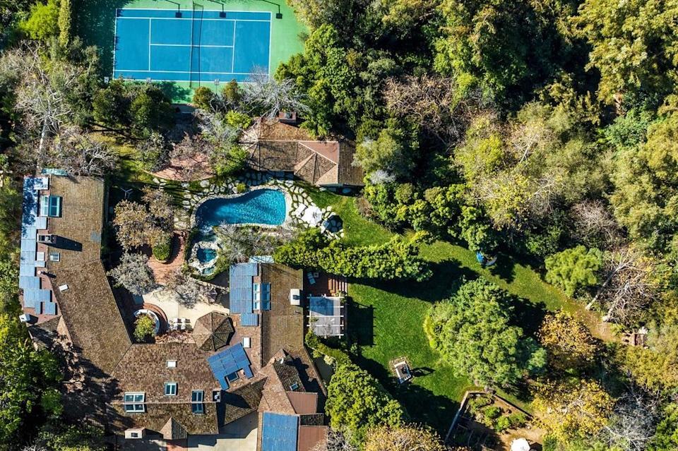 Jim Carrey's Mansion Sold for a Steal!