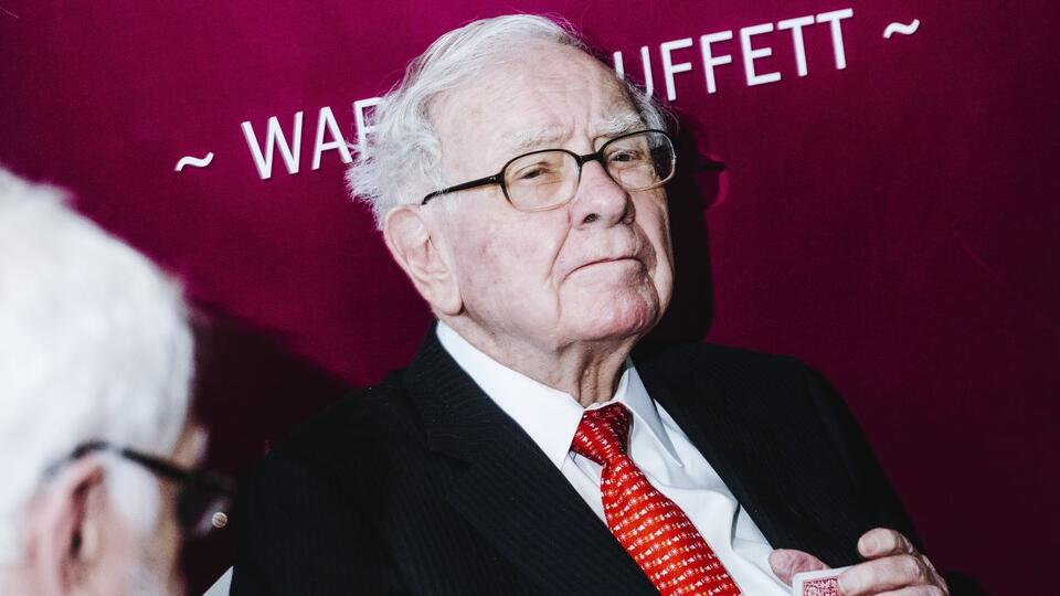 Buffett Bets Big on UnitedHealthcare Stock