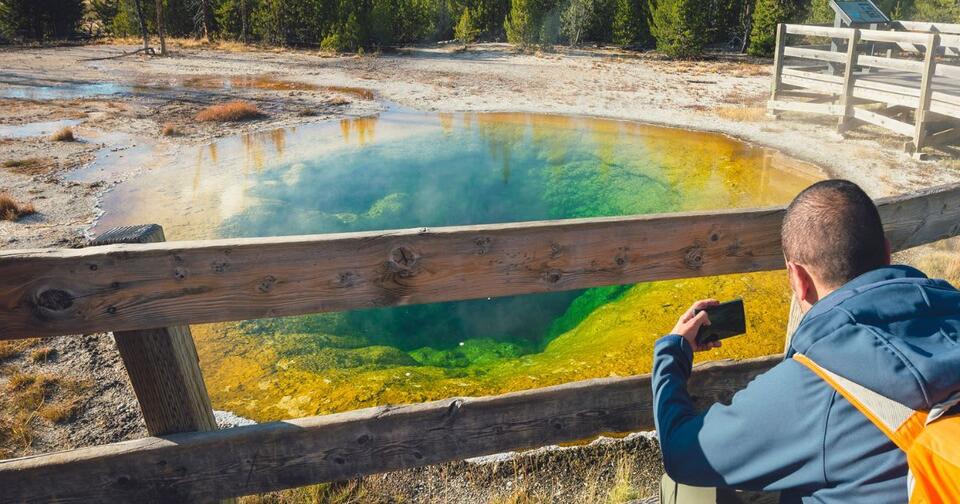 Yellowstone’s Morning Glory pool is losing its blue