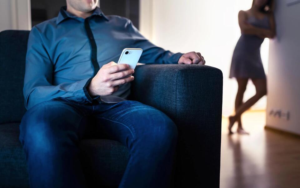 Would You Date an AI? Let’s Talk