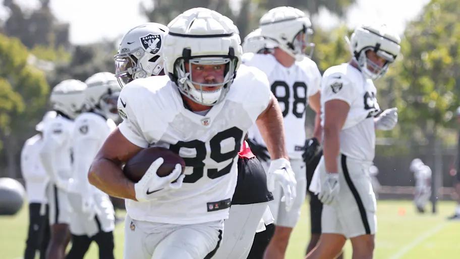 Raiders stars steal the show vs 49ers