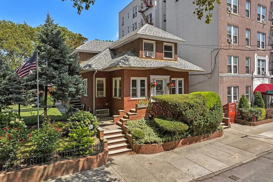 Brooklyn homes with big surprises this weekend