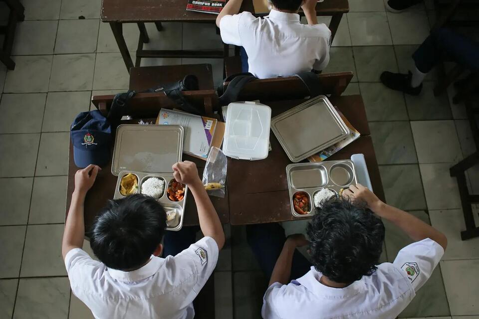 Mass Food Poisoning Hits Free School Lunches