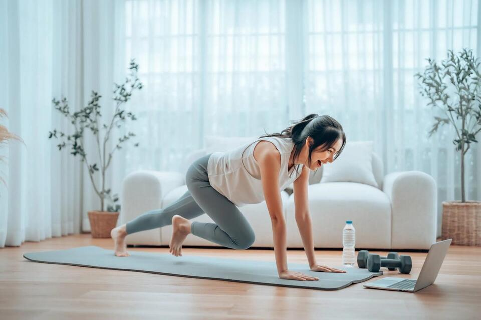4 Moves Trainers Swear By for Lower Belly Fat