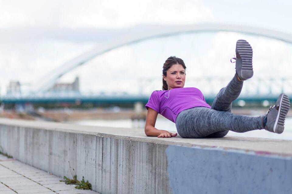 4 Moves Trainers Swear By for Lower Belly Fat