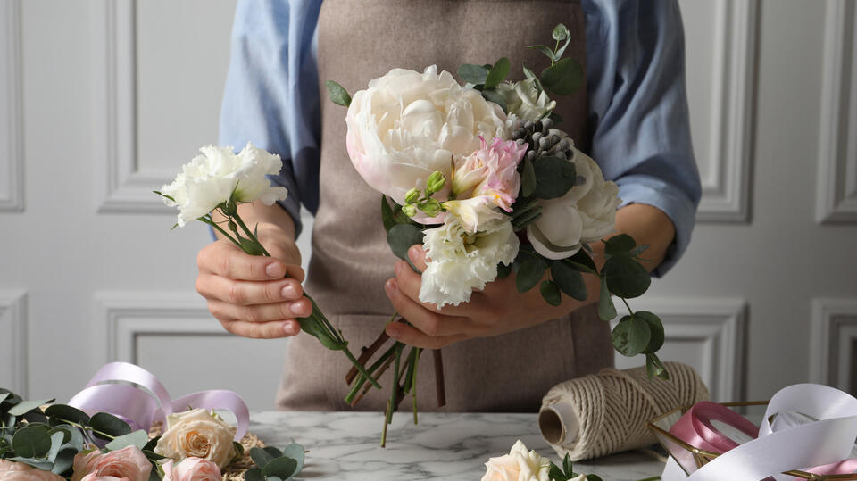 Dollar Tree Hack: Year-Round Wreath DIY