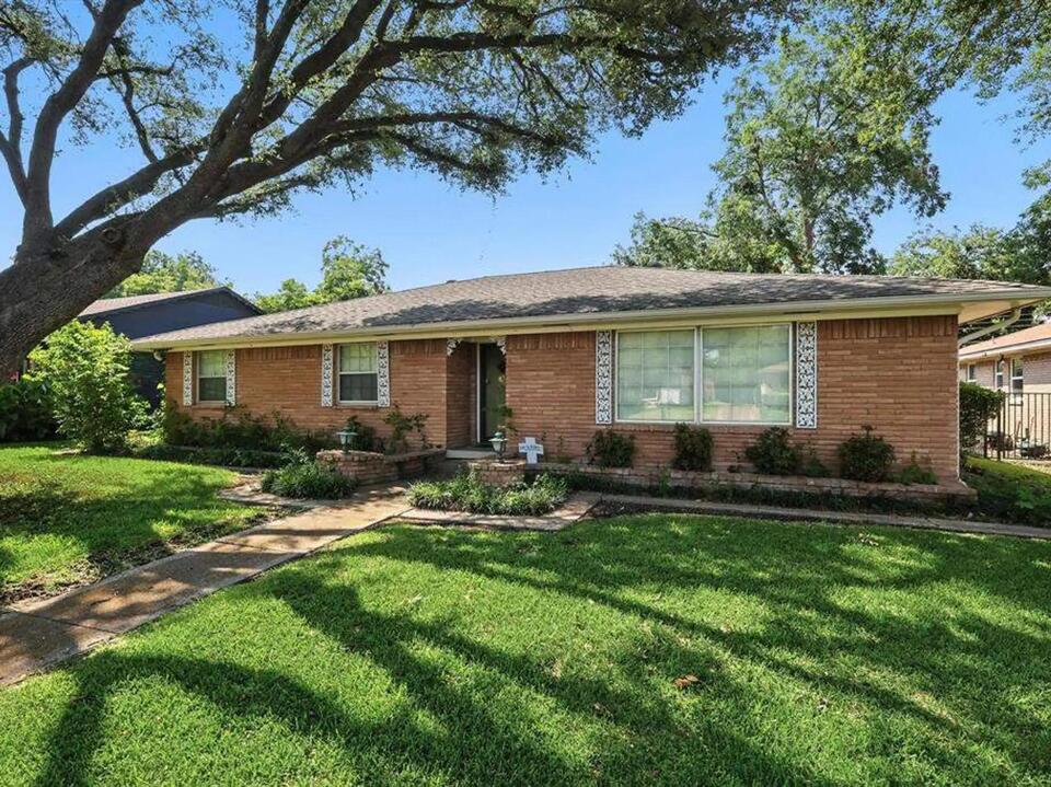 Dallas’ retro home, airport changes & Deaf arts