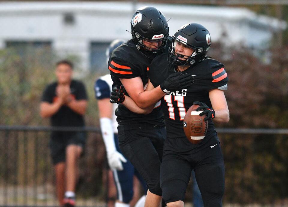 Mid-Willamette football heats up with rivals back
