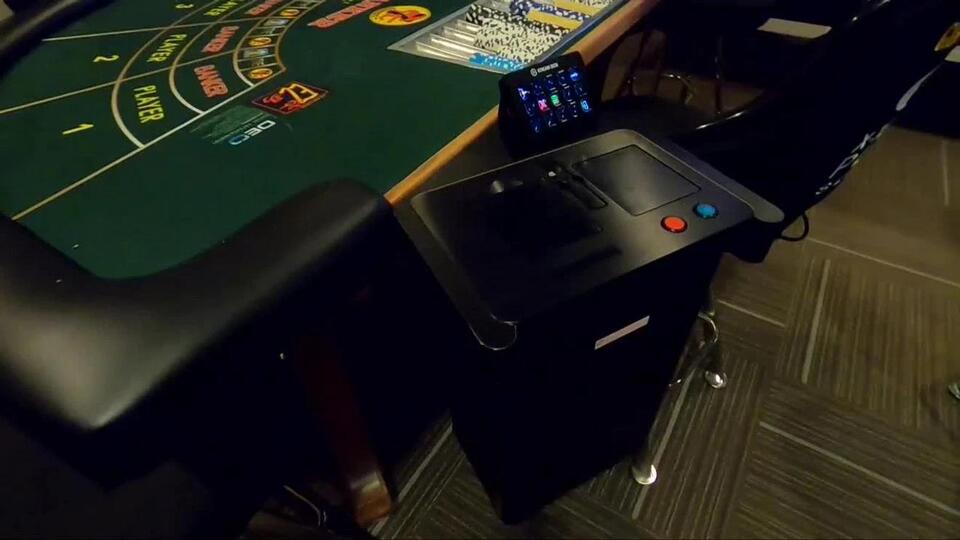 Las Vegas casino swaps dealers for robots