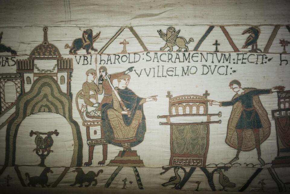 Bayeux Tapestry’s London Drama Unfolds! 🧵